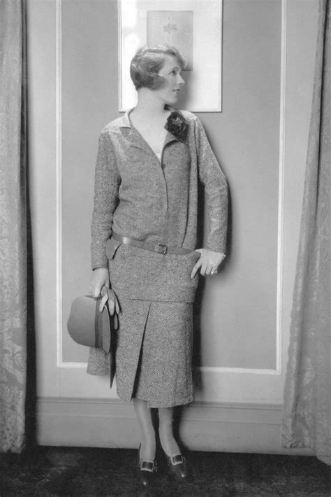 chanel tweed suit 1920s